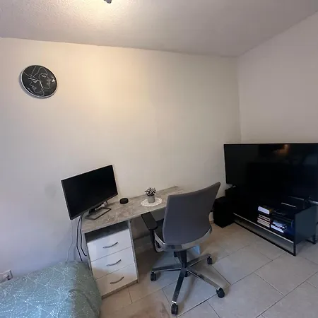 Modernes Und Stilvolles Mit Grosser Terrasse Neben Dem Bahnhof Alloggio in famiglia *