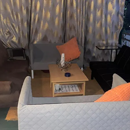 Modernes Und Stilvolles Mit Grosser Terrasse Neben Dem Bahnhof *