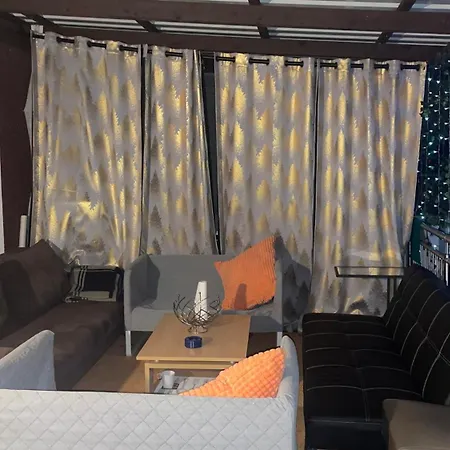 Modernes Und Stilvolles Mit Grosser Terrasse Neben Dem Bahnhof *