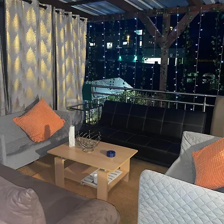 Modernes Und Stilvolles Mit Grosser Terrasse Neben Dem Bahnhof *