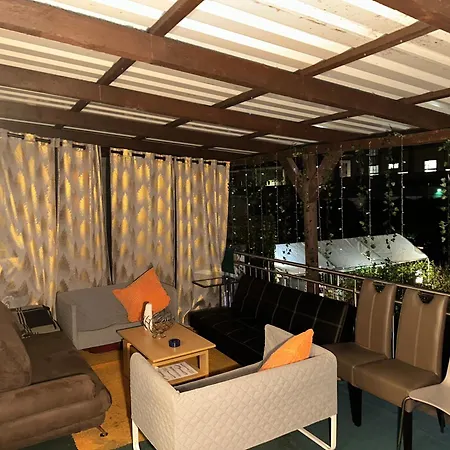 Modernes Und Stilvolles Mit Grosser Terrasse Neben Dem Bahnhof *