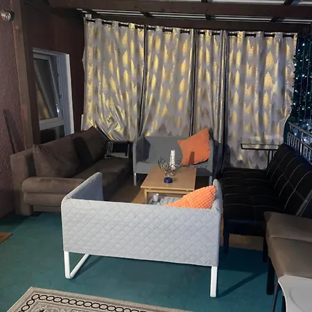 Modernes Und Stilvolles Mit Grosser Terrasse Neben Dem Bahnhof Alloggio in famiglia