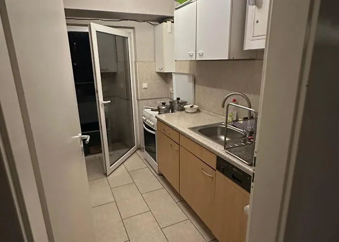 Modernes Und Stilvolles Mit Grosser Terrasse Neben Dem Bahnhof Homestay szállás