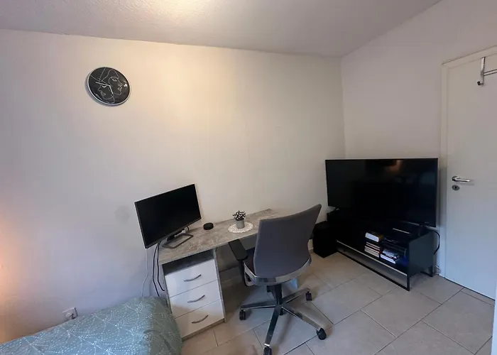 Modernes Und Stilvolles Mit Grosser Terrasse Neben Dem Bahnhof Homestay szállás *