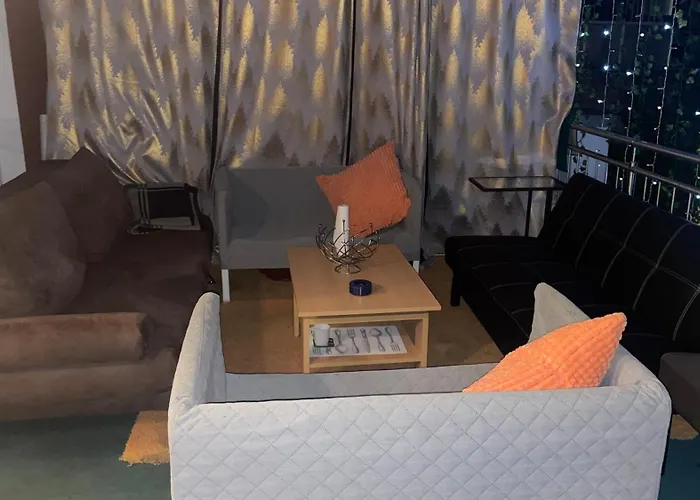 Modernes Und Stilvolles Mit Grosser Terrasse Neben Dem Bahnhof *