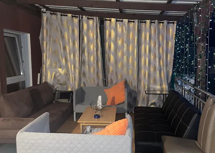 Modernes Und Stilvolles Mit Grosser Terrasse Neben Dem Bahnhof *