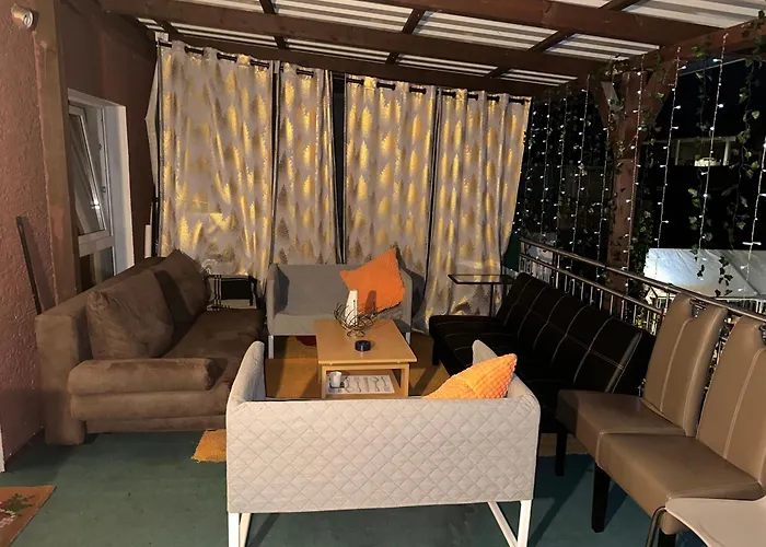 Homestay szállás Modernes Und Stilvolles Mit Grosser Terrasse Neben Dem Bahnhof