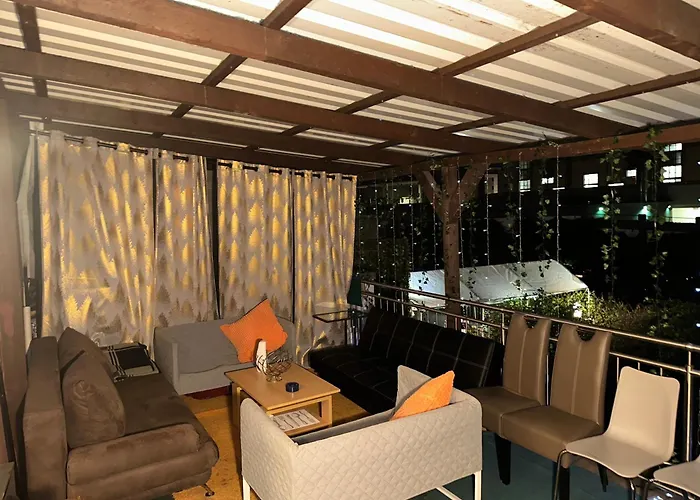 Modernes Und Stilvolles Mit Grosser Terrasse Neben Dem Bahnhof *